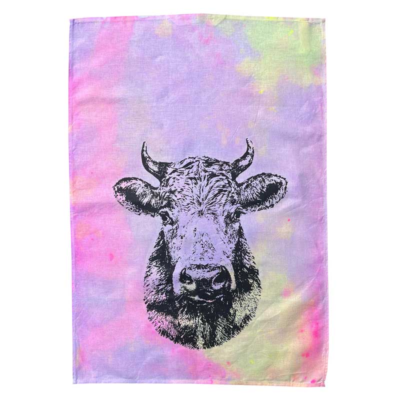 Frohstoff Geschirrtuch mit schwarzem Kuhmotiv auf pastellfarbenem Hintergrund – handbedrucktes Leinentuch, liebevoll gefertigt und perfekt als Küchenaccessoire.