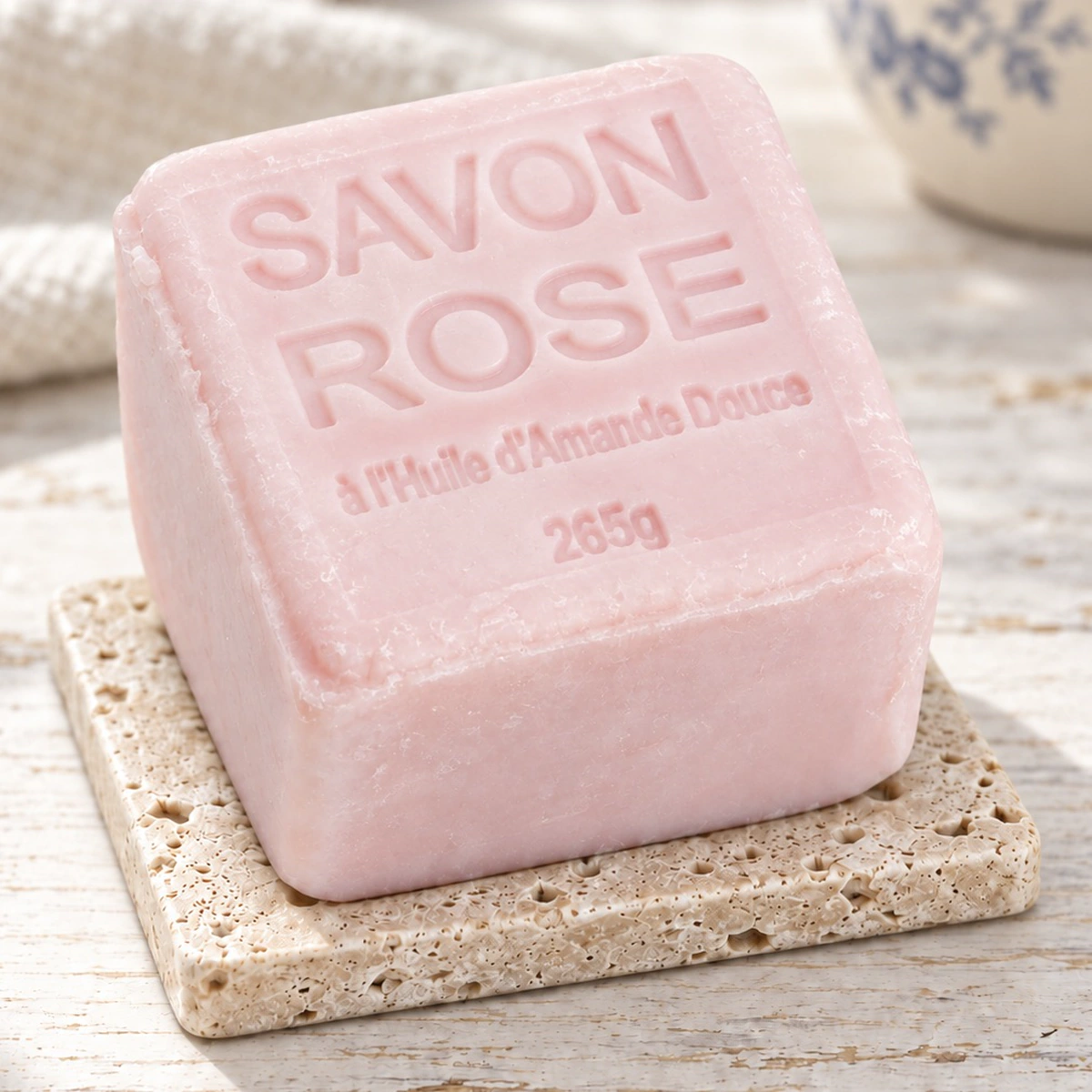 Rosa Maitre Savonitto Seifenwürfel Rose auf Travertin
