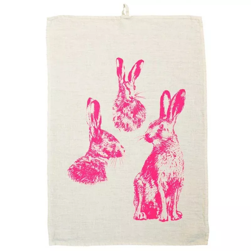 Frohstoff Geschirrtuch Hasentrio neonpink aus gewaschenem Leinen mit drei neonpinken Hasenmotiven im Handsiebdruck aus Hamburg.