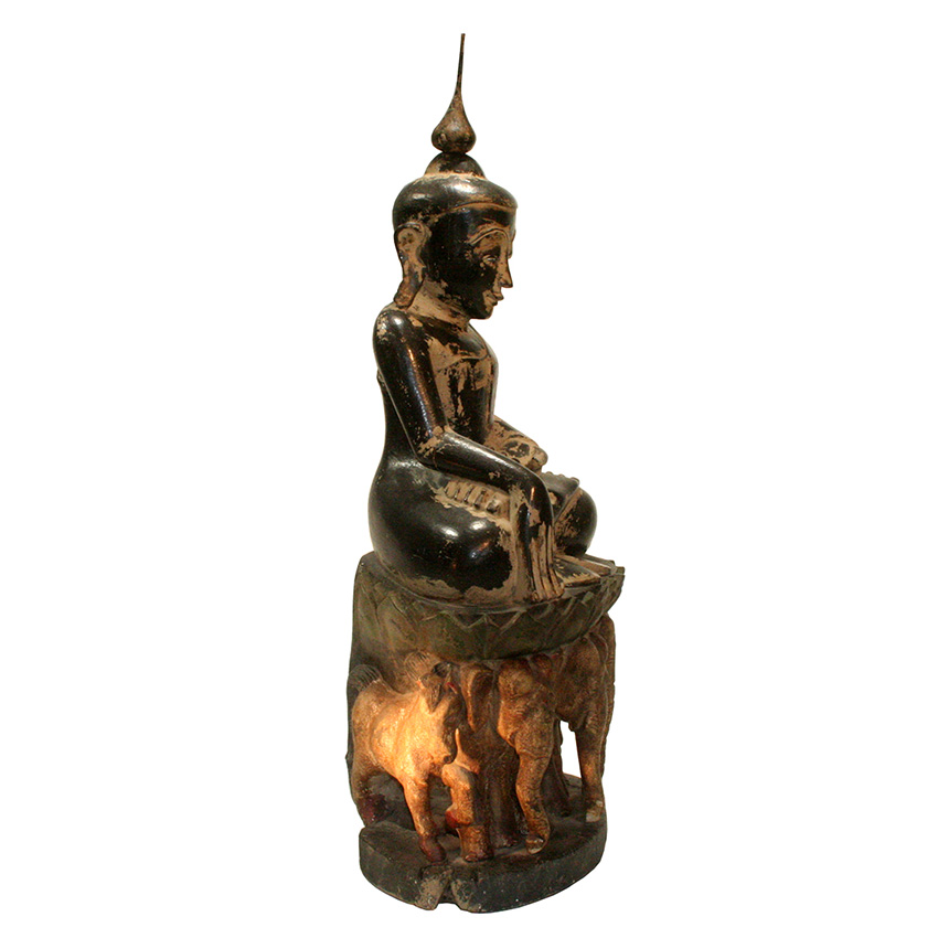 Antiker Shan-Buddha aus Burma, handgeschnitzt und dunkel patiniert. Sitzende Figur auf Elefantenthron – ein einzigartiges Sammlerstück buddhistischer Kunstgeschichte.