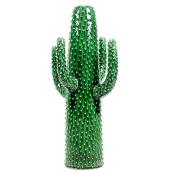 Kaktusvase von Serax – dekorative grüne Keramikvase in Form eines Saguaro-Kaktus mit glänzender Oberfläche und strukturierter Noppenoptik.