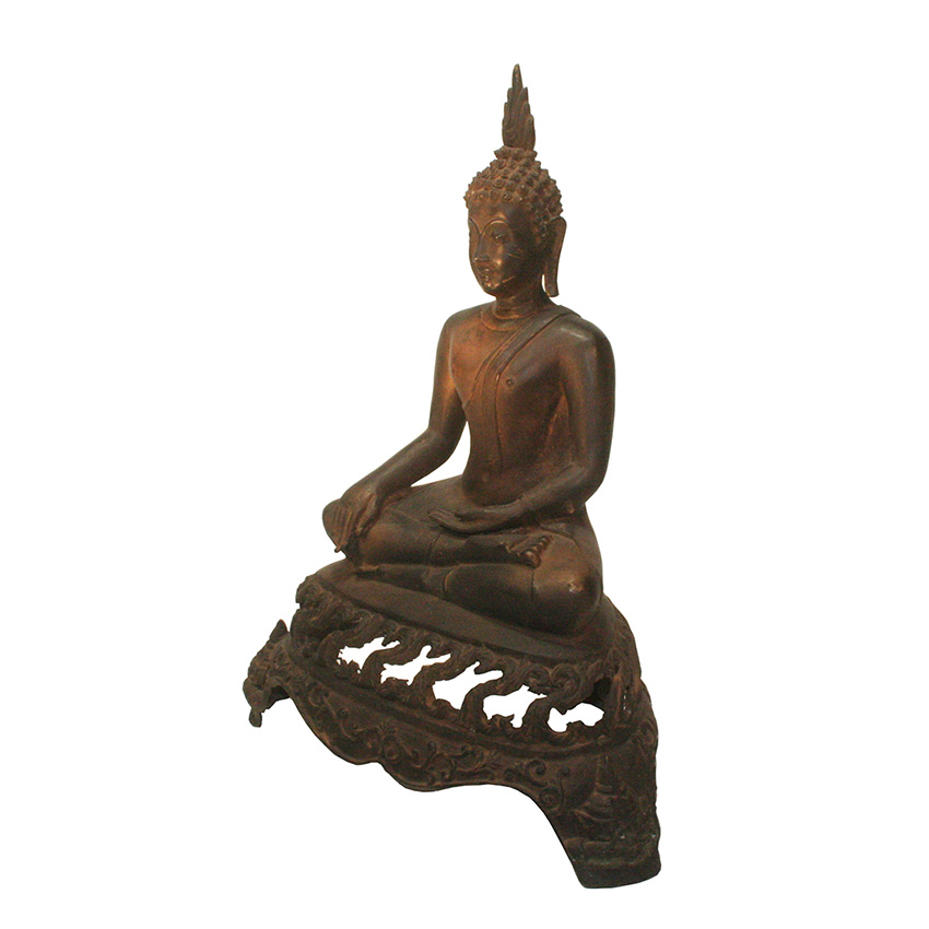 Seitliche Ansicht der bronzenen Siddharta Gautama Buddha Figur auf filigran gearbeitetem Flammenthron – feine Details der Robe und ruhige Meditation