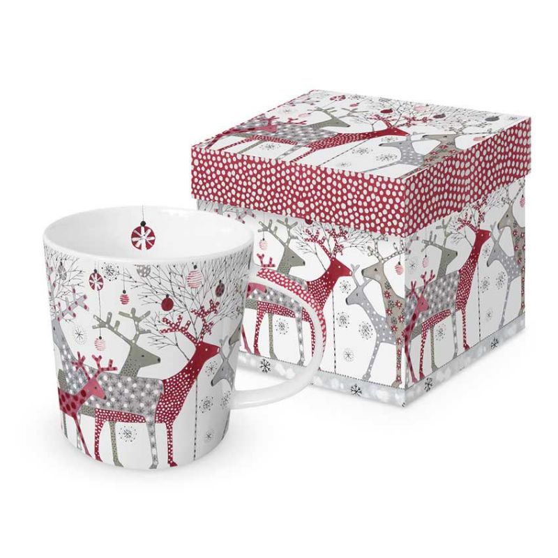 PPD Porzellantasse „Scandic Christmas“ mit rot-grauem Rentiermotiv und winterlichen Mustern – stilvolle Weihnachtstasse mit Geschenkbox im skandinavischen Design.