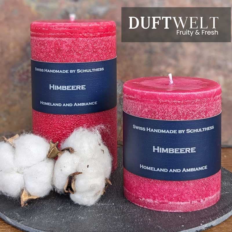 Schulthess Duftkerzen „Himbeere“ aus der Duftwelt Fruity & Fresh, handgefertigt in der Schweiz. Intensive Fruchtnote, stilvoll inszeniert mit Baumwolle – natürliche Raumharmonie.