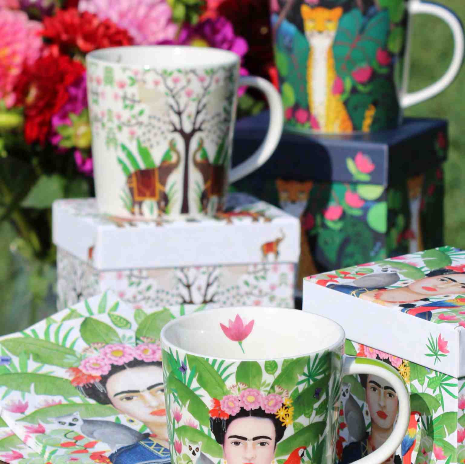 Designserie Art House von PPD mit kunstvollen Porzellantassen in bunten Geschenkboxen. Tropische und exotische Motive wie Tiere, Pflanzen und Porträts sorgen für kreative Tischdekoration.