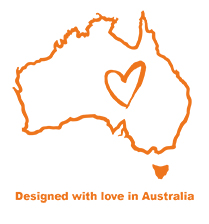 Outback Tails Logo – „Designed with love in Australia“: Herzförmiges Symbol im Umriss Australiens, Sinnbild für liebevoll designte Tieraccessoires aus Down Under.