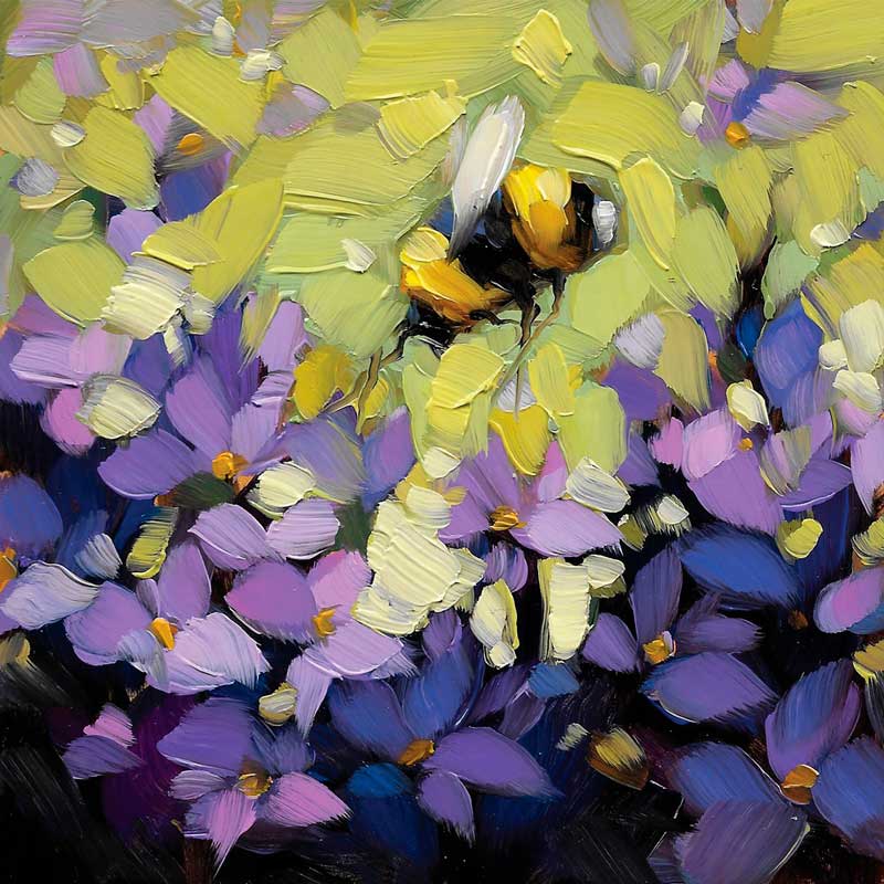 PPD Servietten „Flight of the Bumblebee“ mit farbenfrohem Blütenmotiv in Gelb und Violett, impressionistisch gemalt – elegante Designservietten für frühlingshafte Tischdekoration.