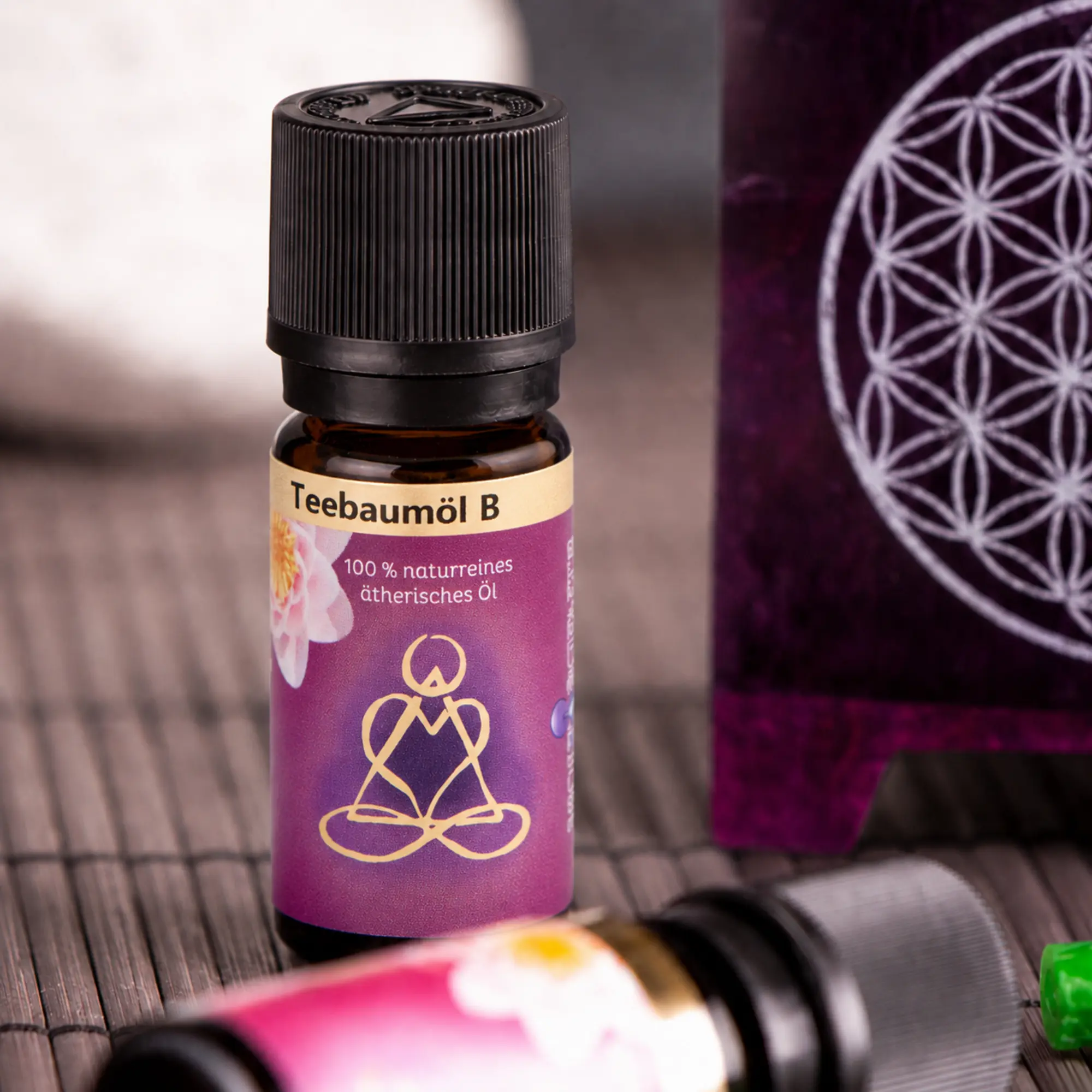 Teebaumöl von Berk mit violetter Aromalampe im stimmungsvollen Arrangement