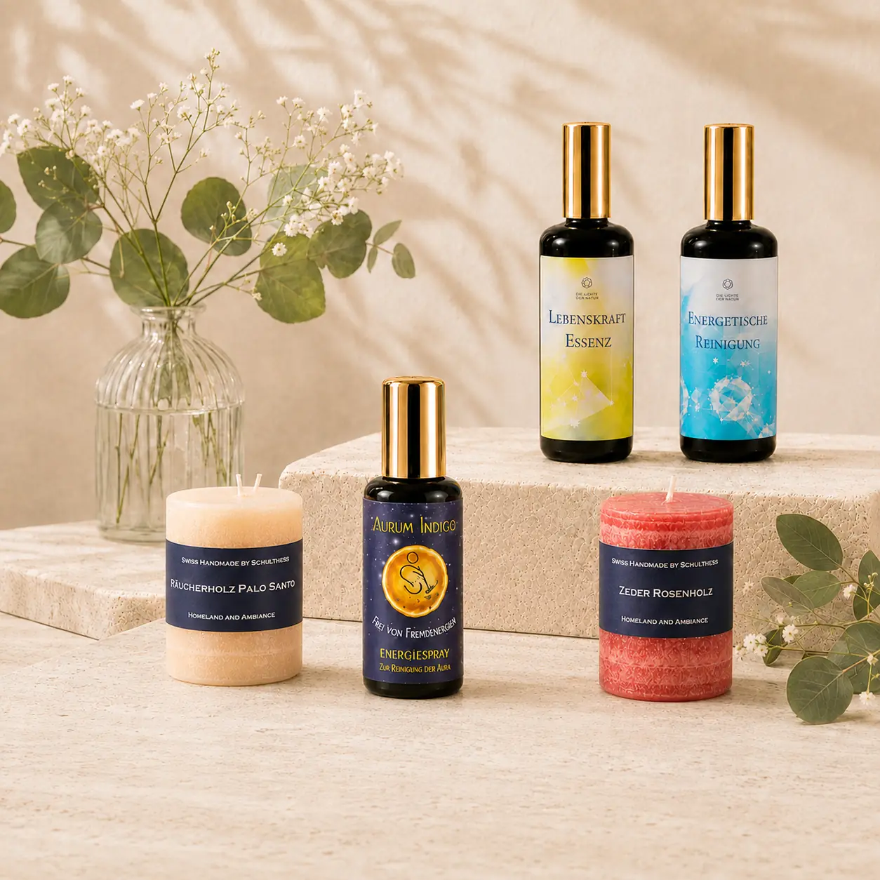 Schulthess Duftkerzen, Lichtweberin Essenzen und Aurum Indigo Spray auf Naturstein