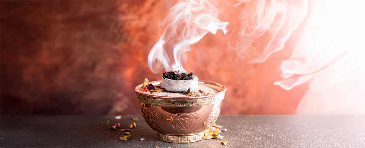 Kraftvoll räuchern mit Berk – Räucherschale für Spiritualität und Entspannung, mit natürlichen Kräutern und Harzen für Ruhe, Meditation und innere Harmonie.