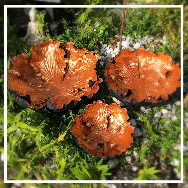 Dekorative Schalen in Blattform mit kupferfarbenem Glanz – elegante Wohnaccessoires für Tisch oder Garten, handgefertigt für stilvolle Dekoration und natürliche Akzente.