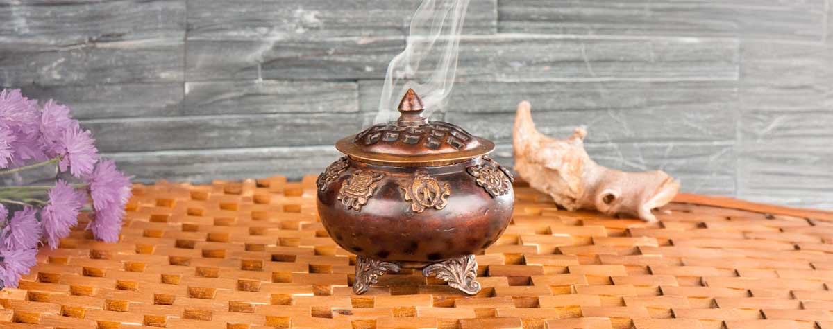 Kraftvoll räuchern mit Berk – edles Räuchergefäß aus Metall zur energetischen Reinigung mit Harzen und Kräutern, für Klarheit, Schutz und innere Balance.