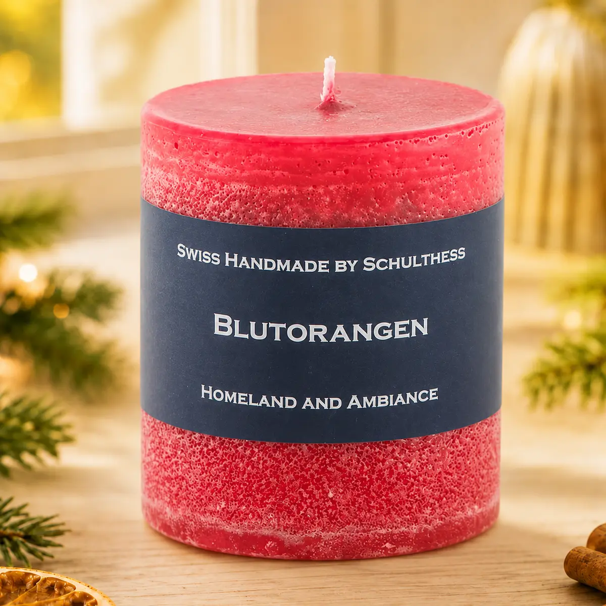 Rote Schulthess Duftkerze Blutorangen in festlicher Weihnachtsatmosphäre