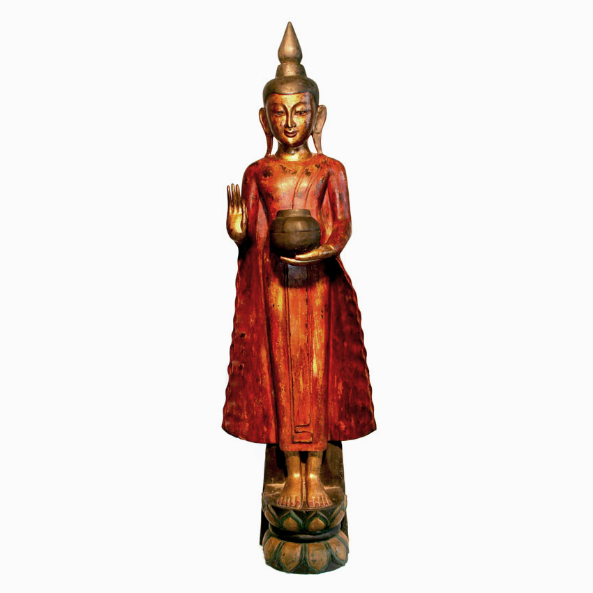 Großer roter stehender Buddha mit Opferschale, burmesische Holzskulptur mit goldener Patina, fein gearbeitet, Symbol für Geben und Mitgefühl.