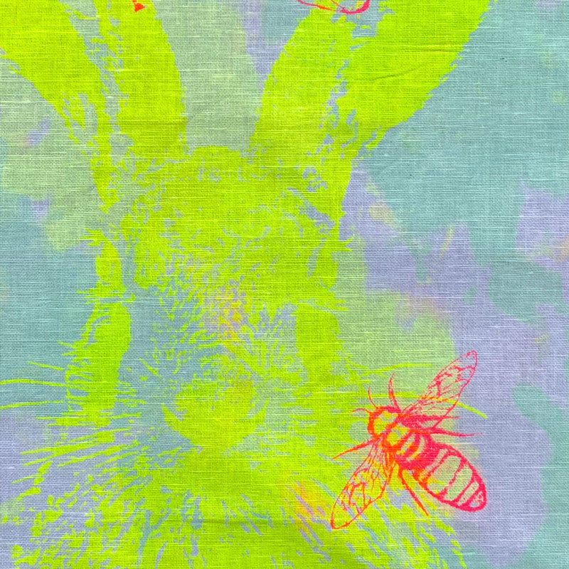  "Neonhase & Biene" - Einzelstück – Unique Geschirrtuch von Frohstoff 