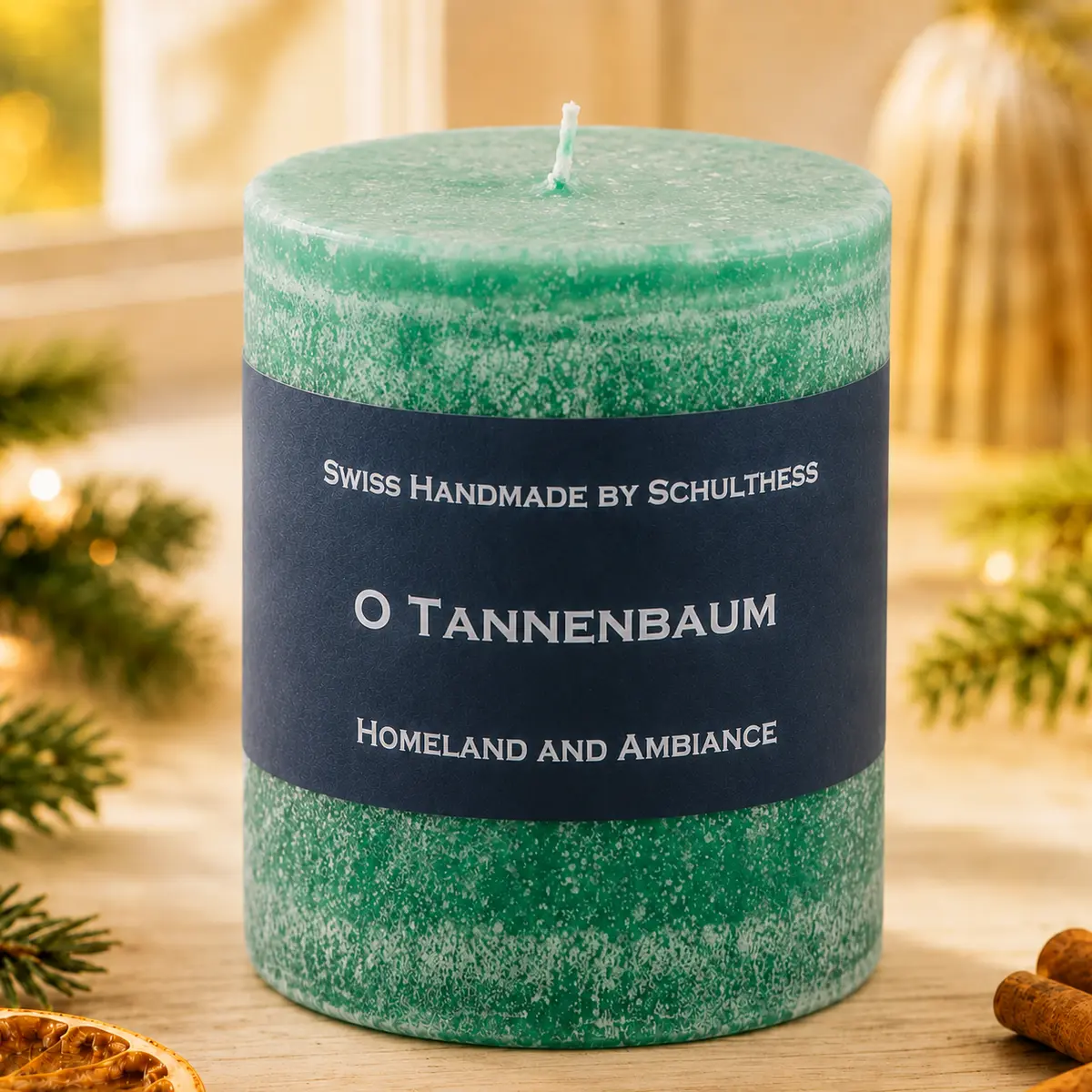 Grüne Schulthess Duftkerze O Tannenbaum in festlicher Weihnachtsatmosphäre