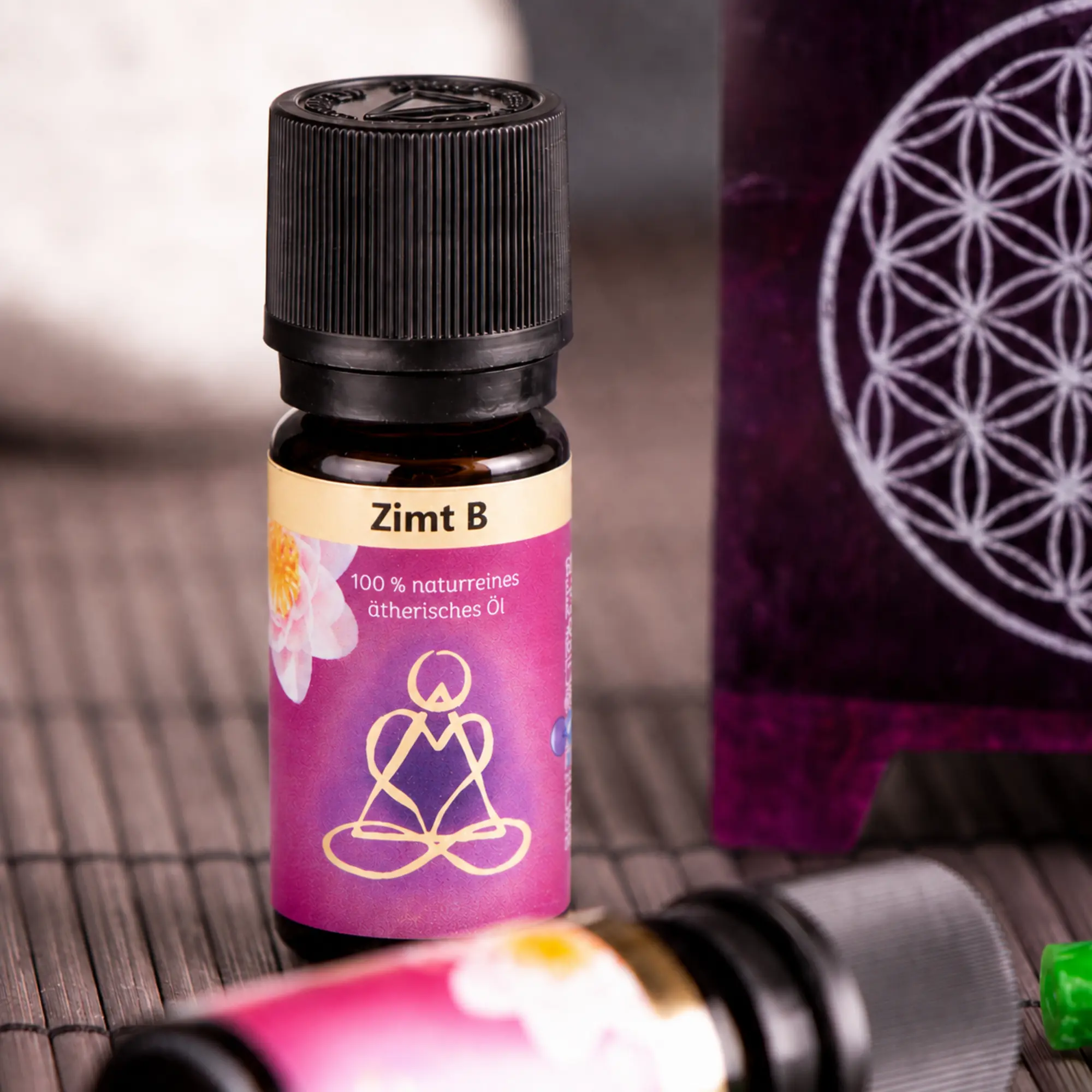 Zimtöl von Berk mit violetter Aromalampe im stimmungsvollen Arrangement