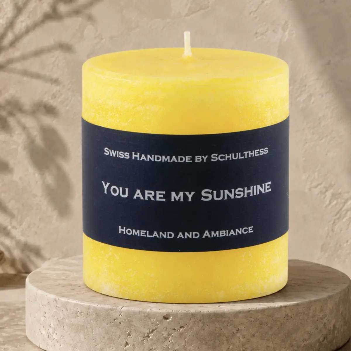 Schulthess Duftkerze You Are My Sunshine auf Travertinsockel
