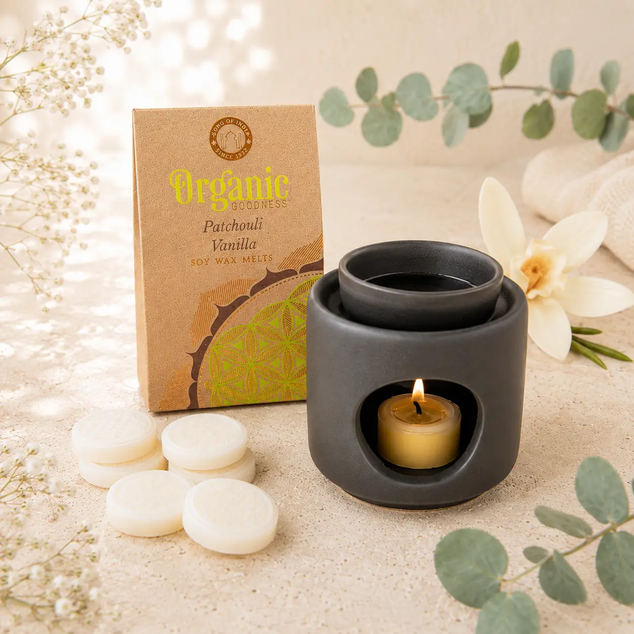 Berk Sojawachstaler Patchouli & Vanille mit Blume des Lebens und Aromalampe