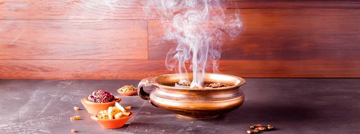 Berk Räucherwerk – erlesene Kräuter, Harze und Gewürze zum Räuchern, entfalten sanfte Düfte für spirituelle Reinigung, Entspannung und innere Balance.