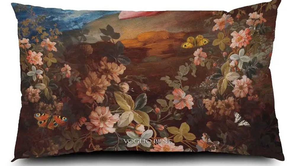 Voglio Bene Samtkissen La Vache Rückseite 40x65 – detailreiches florales Kunstmotiv mit Blüten, Natur und Schmetterlingen – elegantes Wohnaccessoire für Sofa, Bett & Lounge.