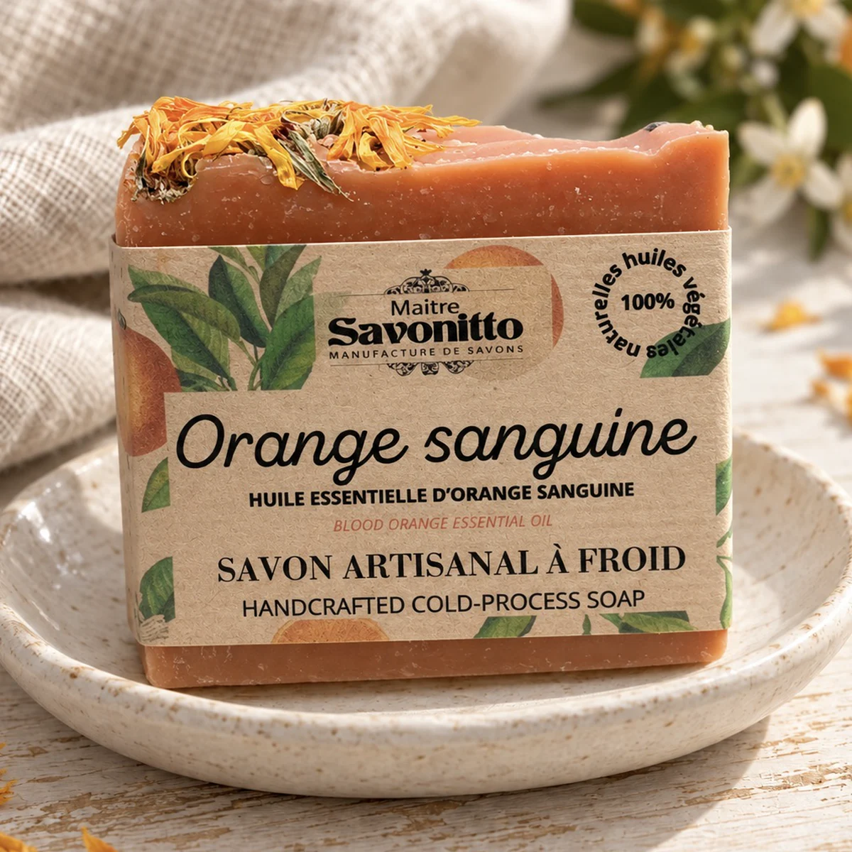 Maitre Savonitto Naturseife Orange sanguine auf Keramikschale