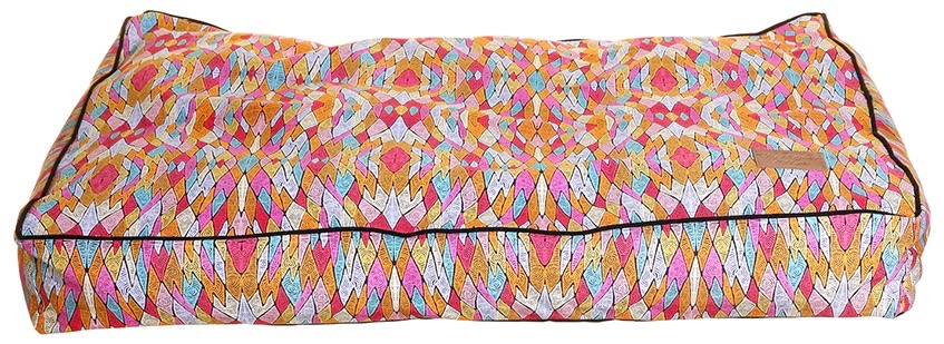 Outback Tails Hundebett „Sand Dunes“ – rechteckiges Hundebett mit farbenfrohem Aboriginal-Art-Design. Bequemer, strapazierfähiger Stoff und herausnehmbares Inlay für erholsamen Schlaf.