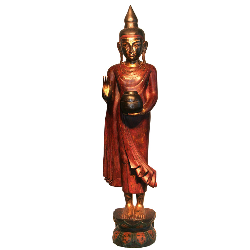 Großer roter Buddha mit Faltenwurf